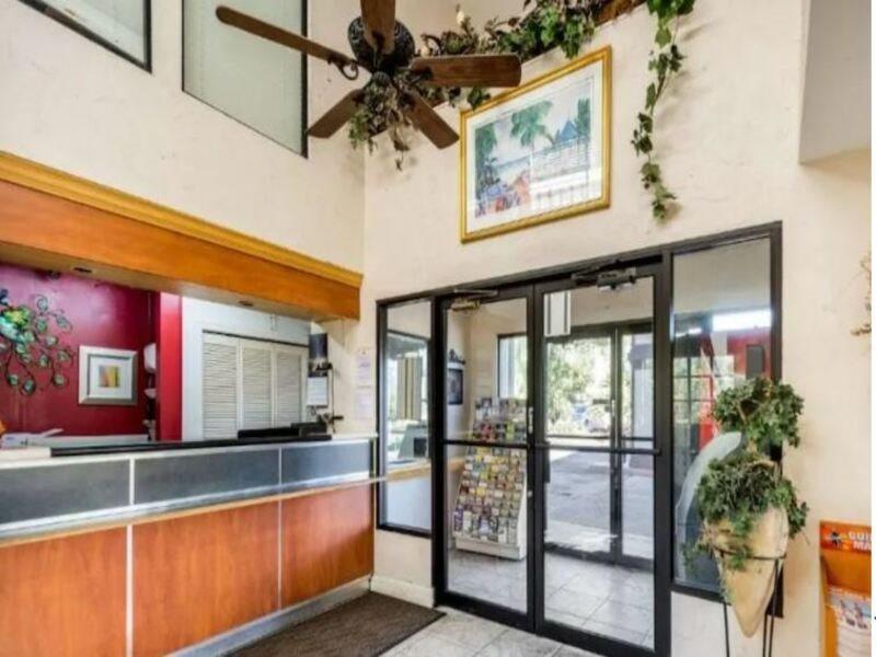 Econo Lodge Palm Harbor - Clearwater Eksteriør billede