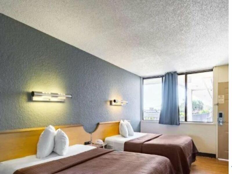 Econo Lodge Palm Harbor - Clearwater Eksteriør billede
