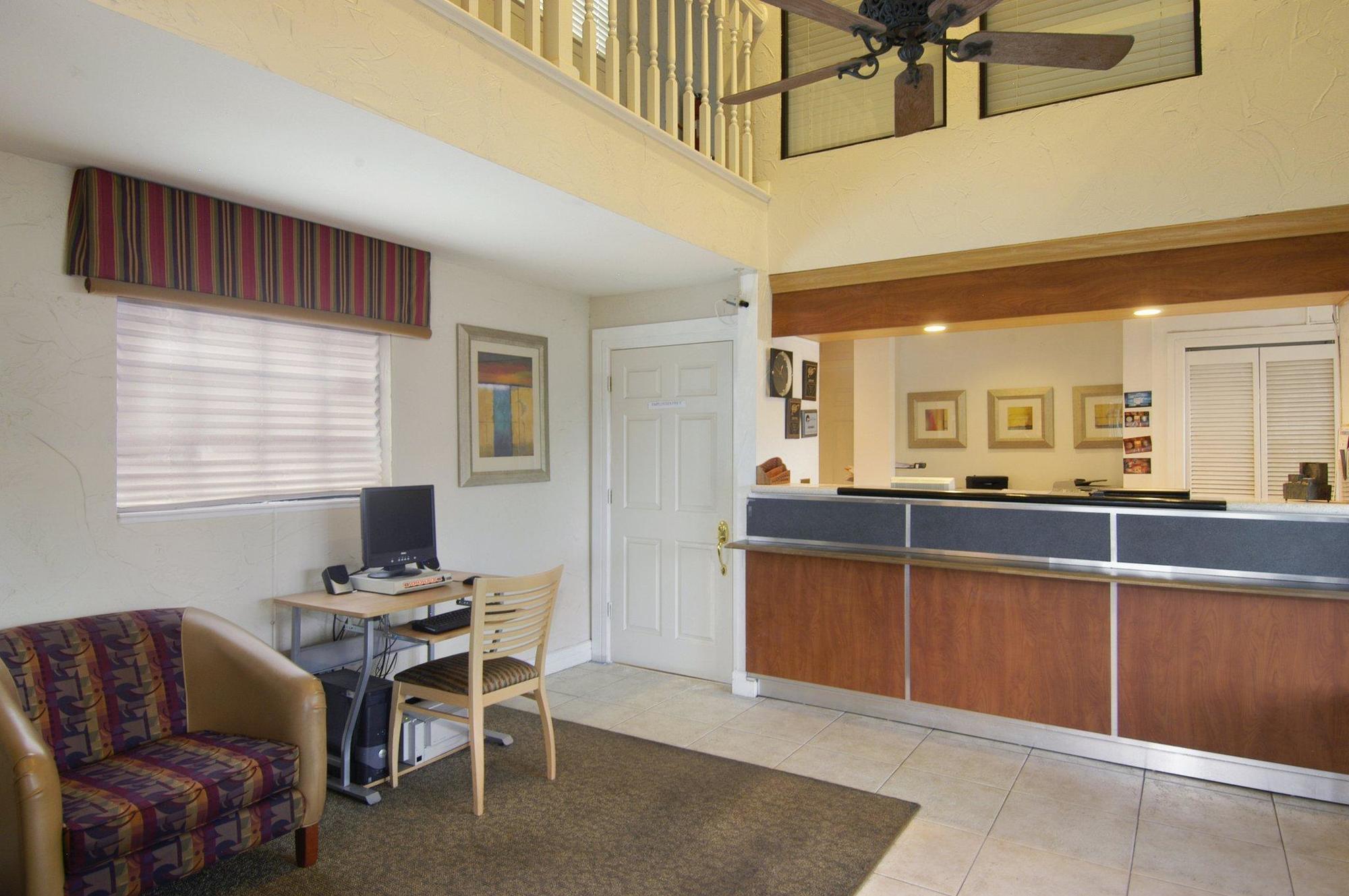 Econo Lodge Palm Harbor - Clearwater Eksteriør billede