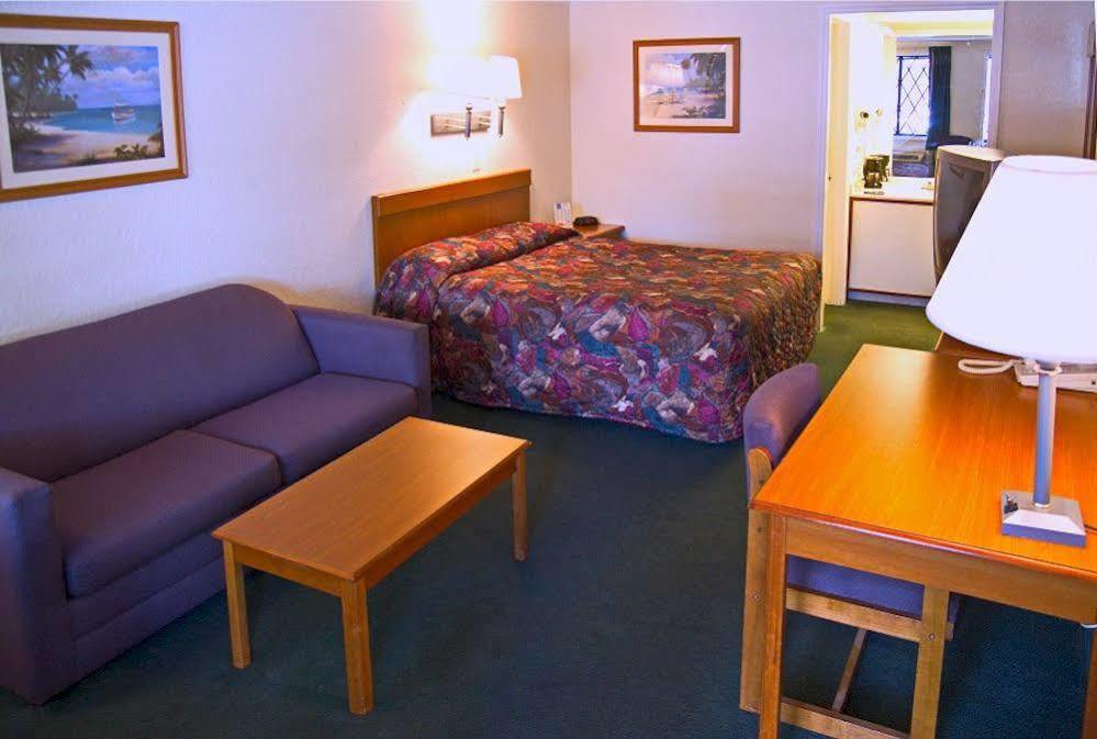 Econo Lodge Palm Harbor - Clearwater Eksteriør billede