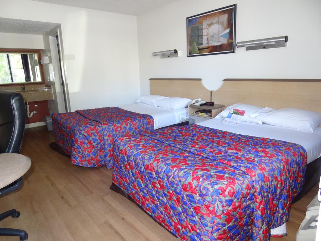Econo Lodge Palm Harbor - Clearwater Eksteriør billede