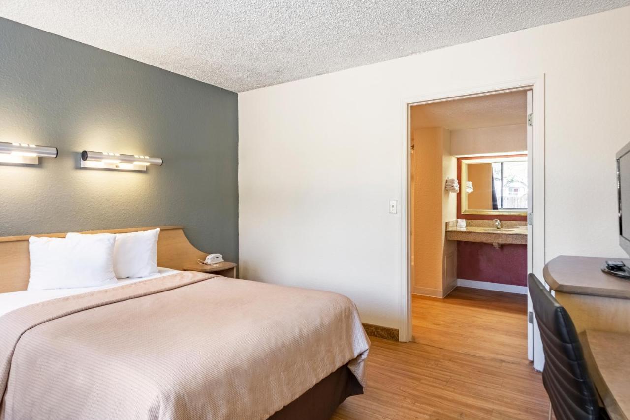 Econo Lodge Palm Harbor - Clearwater Eksteriør billede